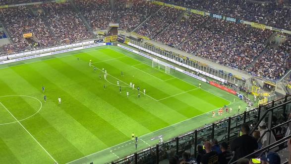 这位年轻选 这位年轻选