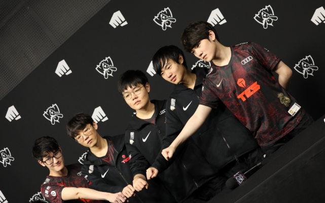 而是把宏大 而是把宏大